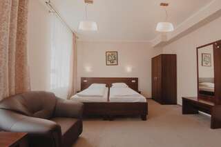 Отель Hotel Cesarski - Kaiserhof Гижицко Улучшенный двухместный номер с 2 отдельными кроватями-3